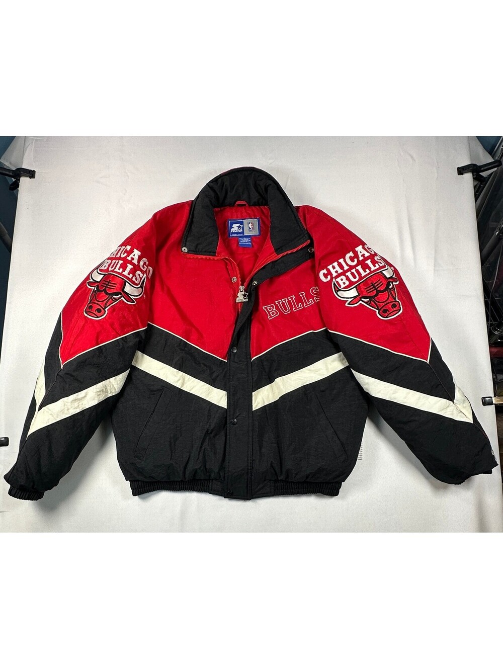 Vintage 90s Starter Chicago Bulls Puffer Jacket Men's Large NBA Colorblock